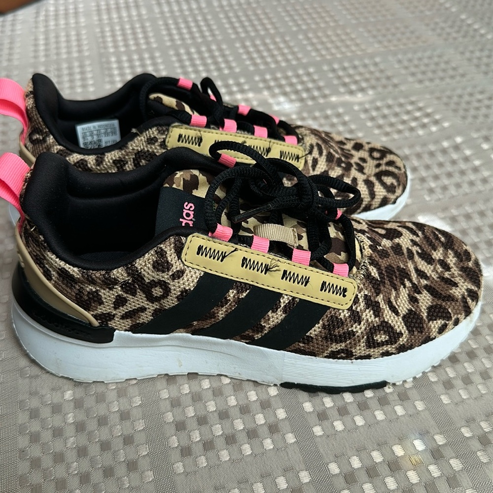 Girls Adidas size 3.5 tennis shoes